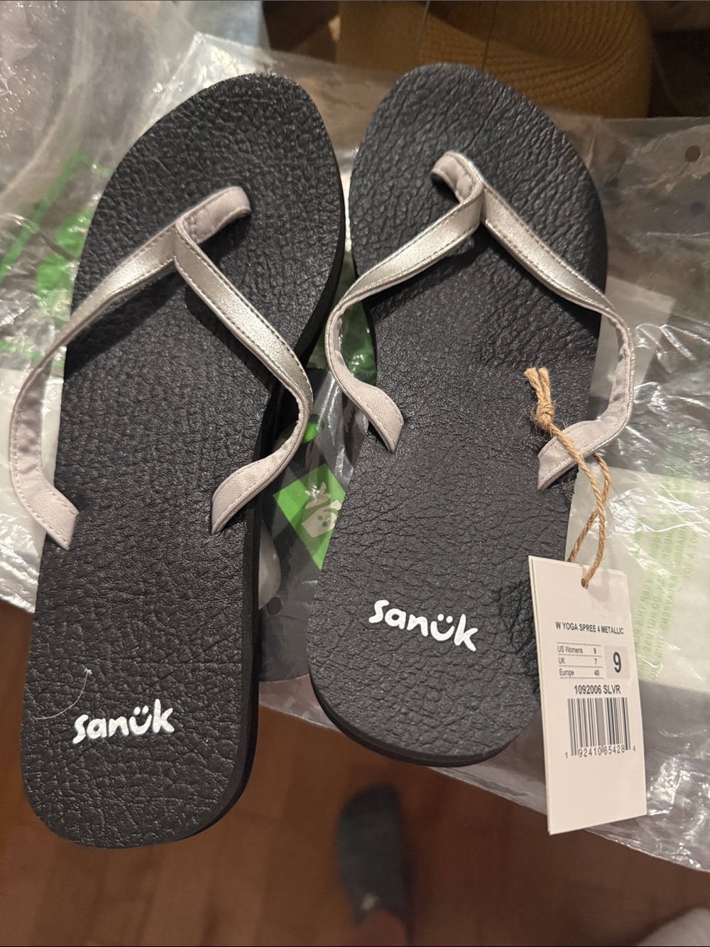 NWT SANUK YOGA MAT FLIP FLOP 9